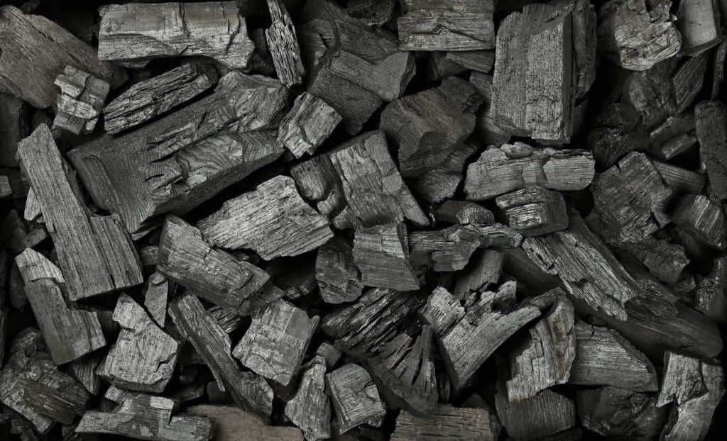 Infographic showing the pros and cons of charcoal lump for grilling and cooking