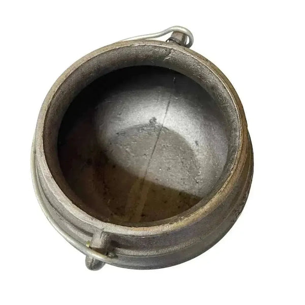 Cast iron Best Duty Potjie flat pot 1.7L with lid and handle for traditional cooking over open fire