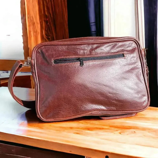 Dark genuine leather Woesmooi laptop bag with adjustable shoulder strap for laptops up to 15.6 inches