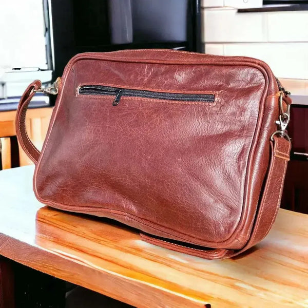 Woesmooi genuine leather dark laptop bag with adjustable shoulder strap for laptops up to 15.6 inches