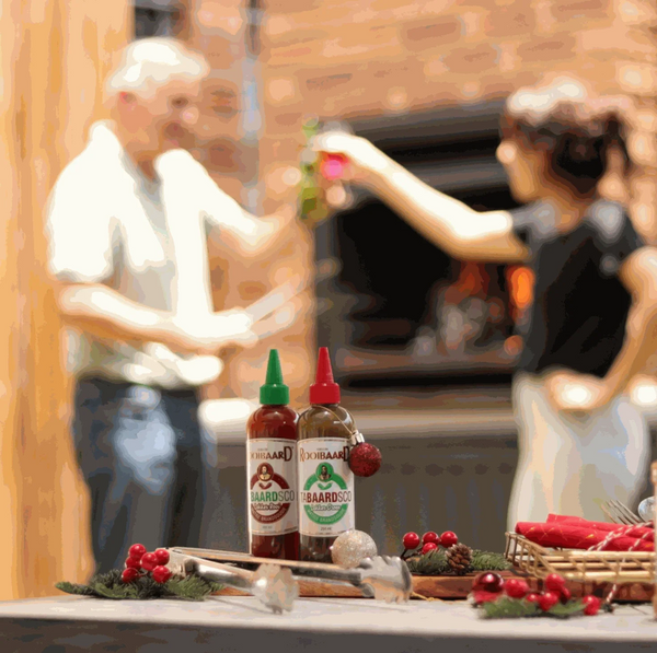 Rooibaard Tabaardsco Groen Sauce 250ml on table with grill scene.