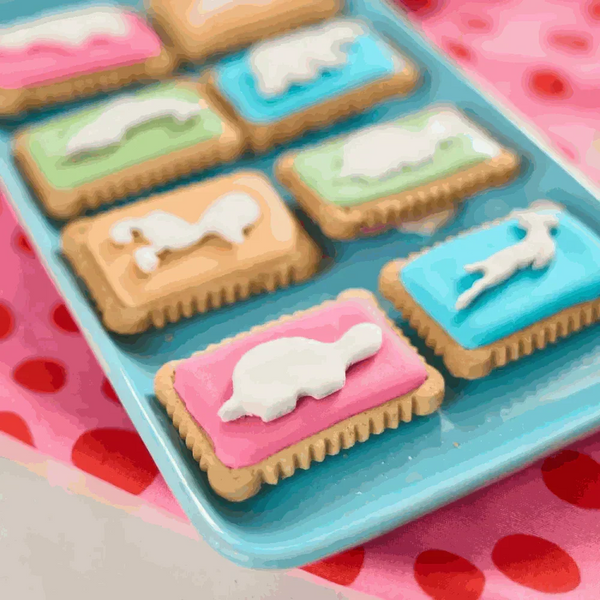 Bakers Zoo Biscuits 150g colorful iced animal-shaped party biscuits
