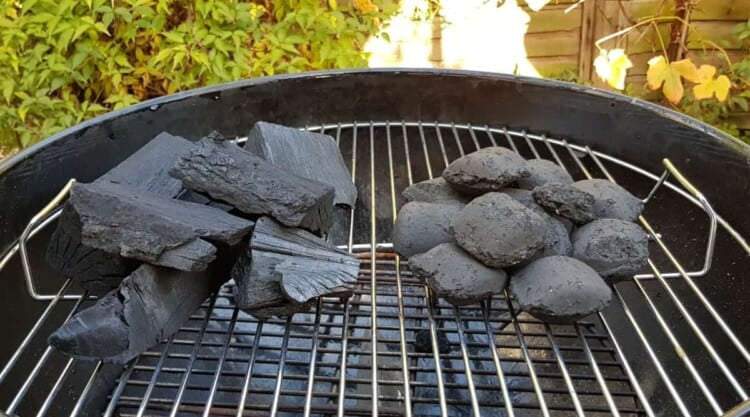 Comparison of lump charcoal and briquettes for grilling and smoking cooking benefits
