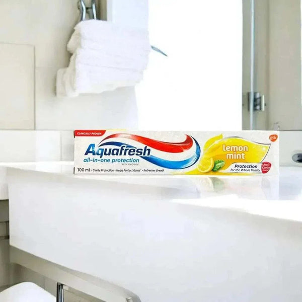 Aquafresh Toothpaste Lemon Mint 100ml tube for cavity protection and fresh breath