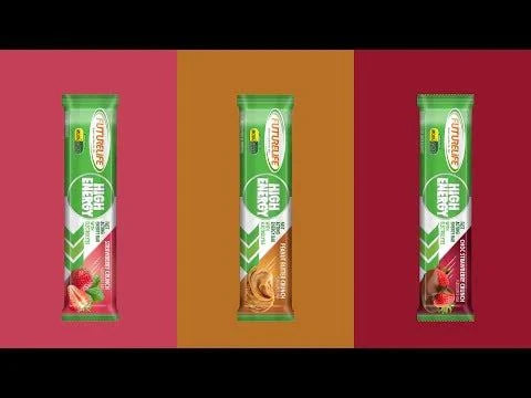 Futurelife High Energy Strawberry Crunch bars pack of 4, high-energy snack with electrolytes and strawberry flavor.