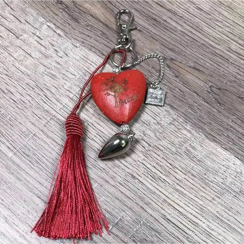 Red heart keyring with "Believe" text, 50mm size