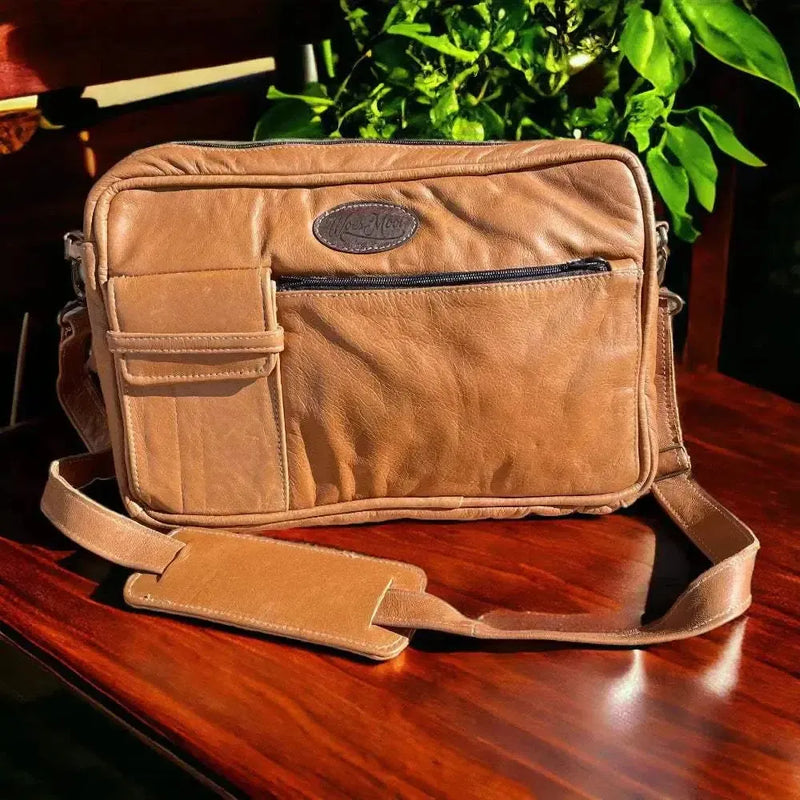 Woesmooi genuine leather light-colored laptop bag with adjustable shoulder strap for laptops up to 15.6 inches
